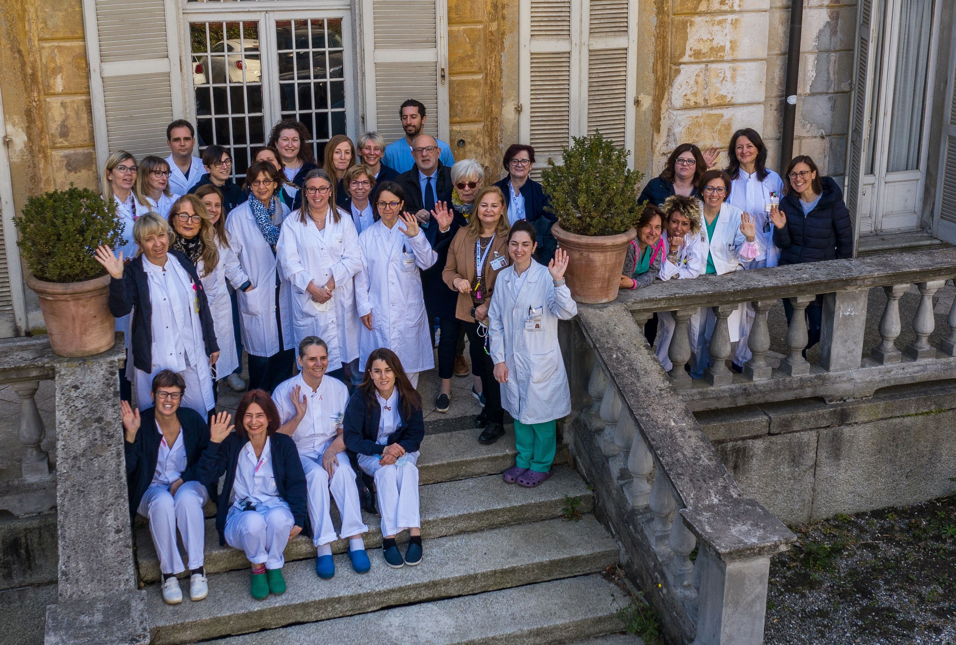 Una telecamera donata dall'Associazione CAOS con la collaborazione dell’Associazione La Trasparenza di Venegono Superiore, integra la precedente donazione di un microscopio da parte di CAOS e del Gruppo Alpini di Venegono Superiore per il Galmarini.