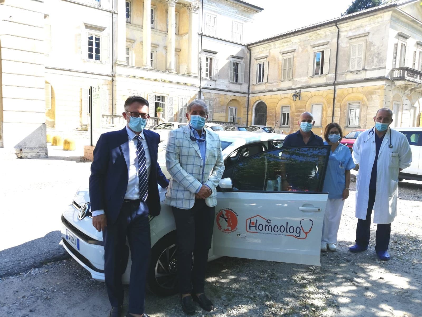 Dall'Associazione Varese per l'Oncologia una vettura in dono alla ASST Sette Laghi